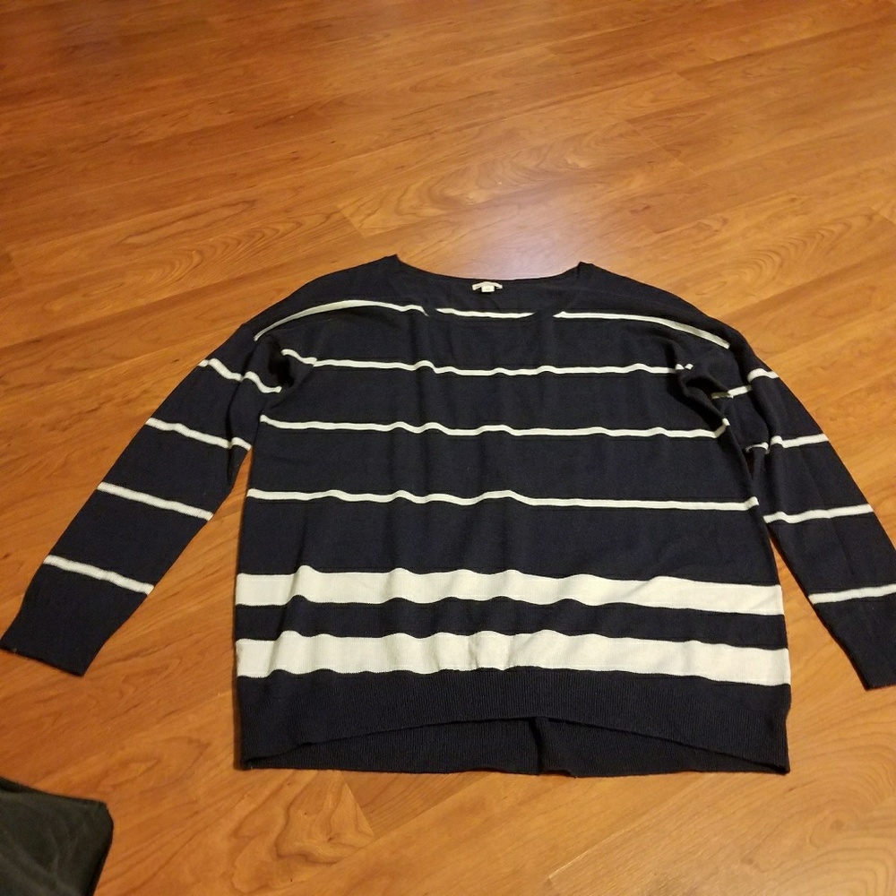 Gap sweater top